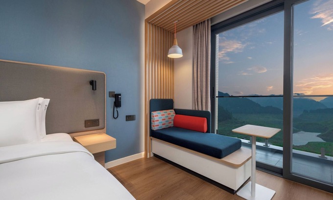 Ya'an Hotel | Convenient Stay at Holiday Inn Express Wawu Mountain