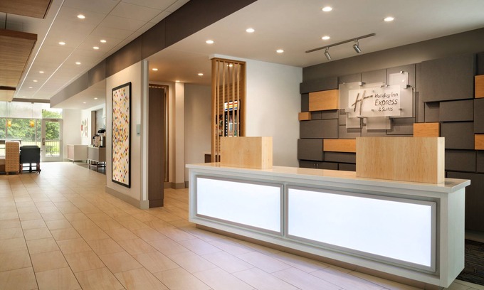 Talleyville Hotel | Comfortable Stay at Holiday Inn Express Wilmington North