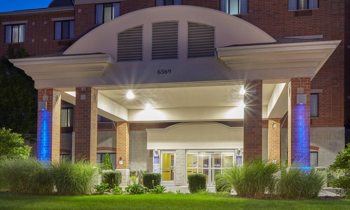 Cutlerville Hotel | Relax at Holiday Inn Grand Rapids - South with Pool & Spa