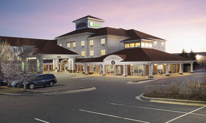 East Paris Hotel | Comfortable Stay at Holiday Inn Grand Rapids Airport Hotel