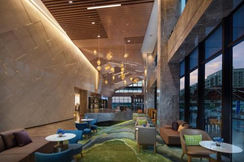 Xiaoshan Hotel | Inviting Holiday Inn Hangzhou Airport Zone with Pool & Dining