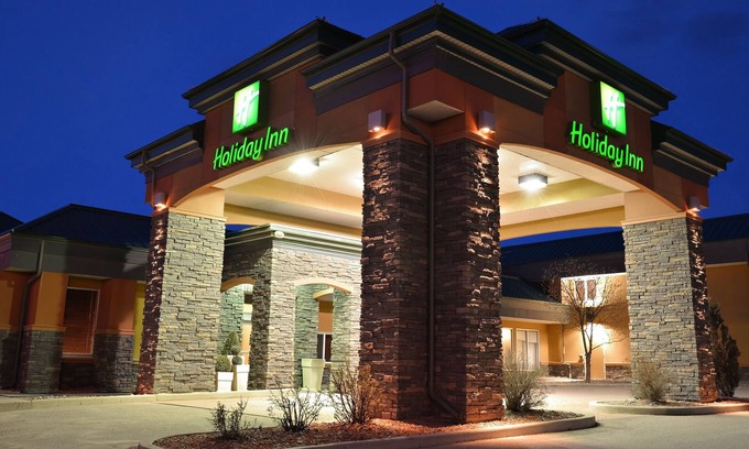 Hinton Hotel | Relax at Holiday Inn Hinton: Pool, Spa & Family-Friendly Stays