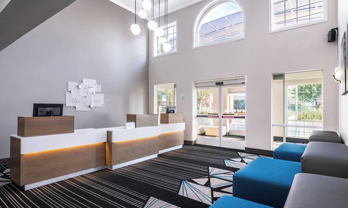 Shoreview Hotel | Comfortable Stay at Holiday Inn Hotel & Suites San Mateo