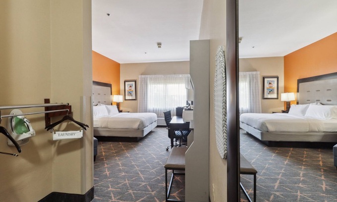 Slidell Hotel | Comfortable Holiday Inn & Suites Slidell with Pool and Restaurant