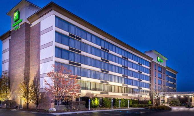 Warren Hotel | Welcoming Holiday Inn Hotel & Suites Warren: Family-Friendly Stays