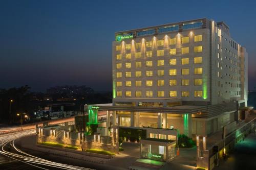 Jaipur Hotel | Elegant Holiday Inn Jaipur City Centre with Pool & Spa