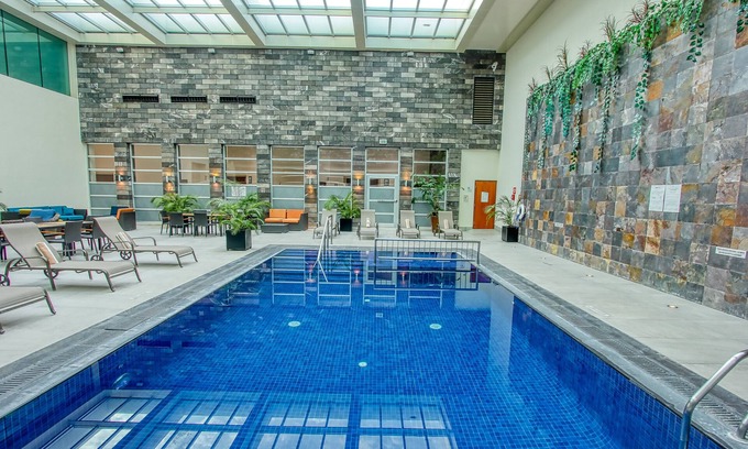 Leon Hotel | Exceptional Holiday Inn Leon Plaza Mayor: Pool & Spa Amenities
