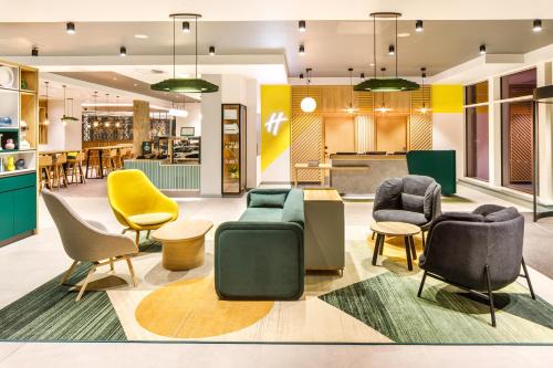 Ringway Hotel | Stylish Holiday Inn Manchester Airport with Great Amenities