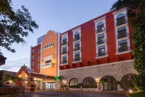 Zona Paseo Montejo Hotel | Pet-Friendly Holiday Inn Merida with Oceanfront Views