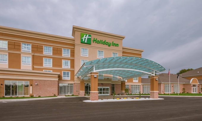 Mishawaka Hotel | Comfortable Stay at Holiday Inn Mishawaka with Pool & Spa