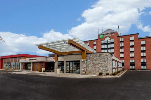 Gateway Hotel | Inviting Holiday Inn - Mississauga Toronto West with Pool