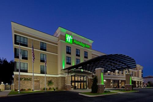 Mobile Hotel | Convenient Holiday Inn Mobile Airport with Pool & Restaurant
