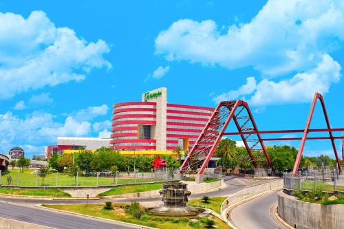 Monterrey Centro Hotel | Discover Holiday Inn Monterrey-Parque Fundidora, 5-Star Comfort