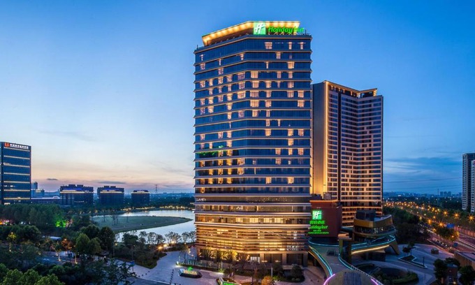 Jiangning Hotel | Relax at Holiday Inn Nanjing Qinhuai South with Pool & Spa