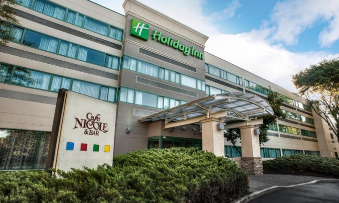 Princeton Hotel | Discover Holiday Inn Princeton: Pet-Friendly, Oceanfront Retreat