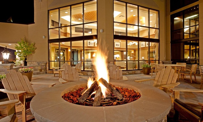 Lake George Hotel | Experience Holiday Inn Resort Lake George - Rated 9.2/10!