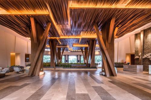 Tianya District Resort | Relax at Holiday Inn Resort Sanya Bay - 5-Star Oceanfront Getaway