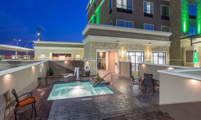 San Marcos Hotel | Inviting Holiday Inn San Marcos: Relax by the Pool & Spa