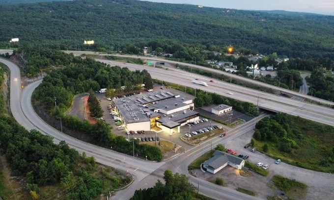 Dunmore Hotel | Discover Holiday Inn Scranton East - Dunmore with Pool & Spa