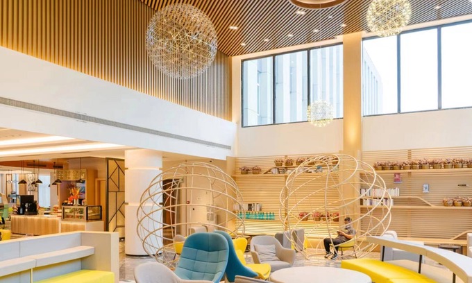 Pudong Hotel | Cozy Stay at Holiday Inn Shanghai Dishui Lake with Breakfast