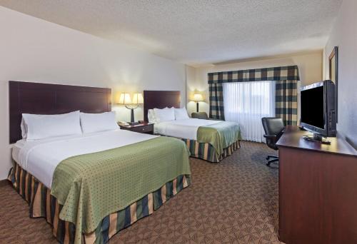 Bentonville - Fayetteville Hotel | Discover Holiday Inn Springdale-Fayetteville: Family-Friendly Retreat