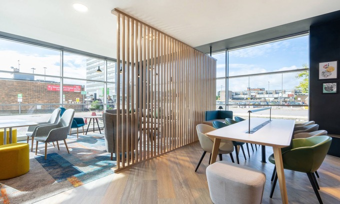 Stevenage Hotel | Discover Holiday Inn Stevenage: 4-Star Comfort Awaits