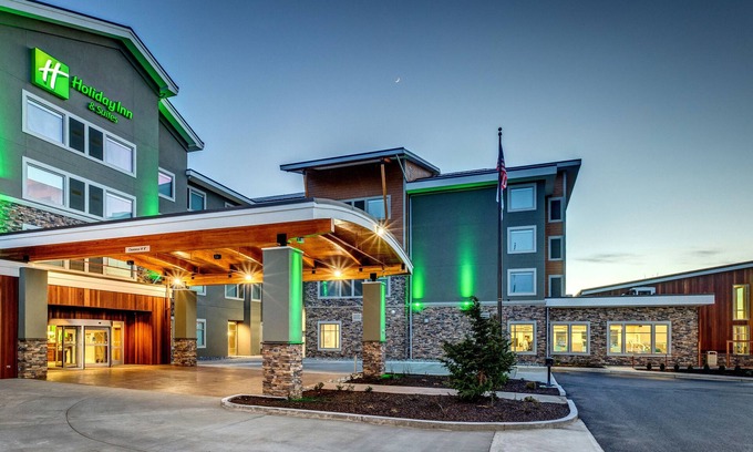 Bellingham Hotel | Experience Comfort at Holiday Inn & Suites Bellingham