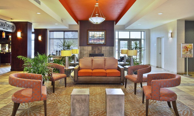 Ashwaubenon Hotel | Top-Rated Holiday Inn & Suites Green Bay Stadium Experience
