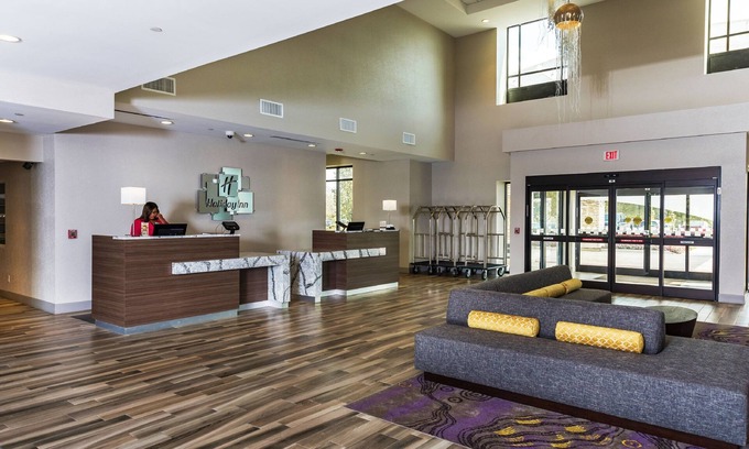 Joliet Hotel | Top-Rated Holiday Inn & Suites - Joliet Southwest Awaits