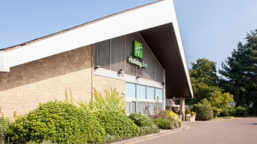 Swindon Hotel | Welcoming Holiday Inn Swindon: Pet-Friendly with Spa Amenities