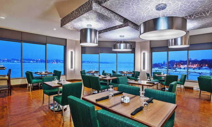 Sydney Hotel | Relax at Holiday Inn Sydney - Waterfront with Top Amenities