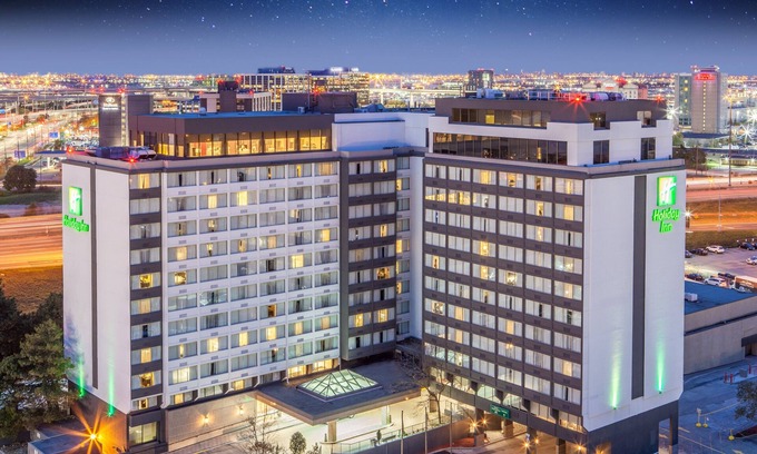Northeast Mississauga Hotel | Top-Rated Holiday Inn Toronto - Int'l Airport with Pool & Spa