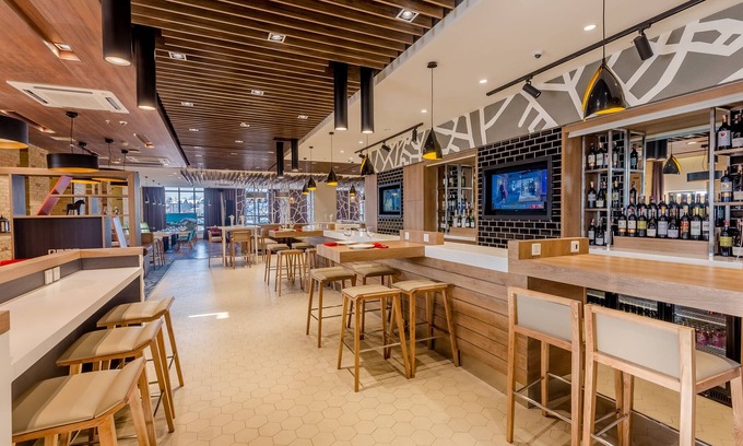 Chingeltei Hotel | Explore Holiday Inn Ulaanbaatar: Eco-Friendly Comfort