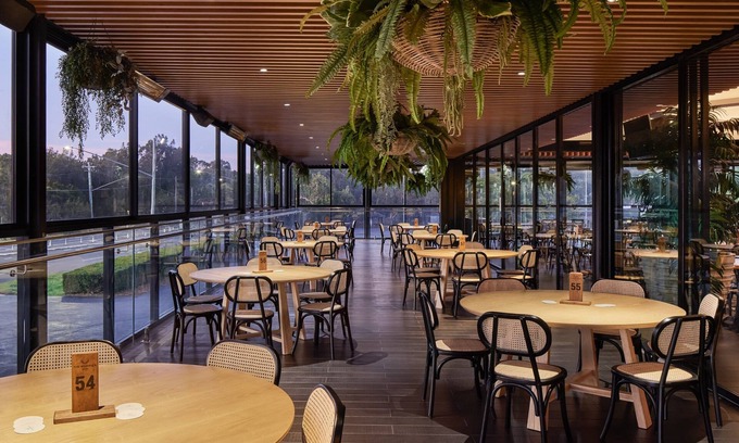 Cabramatta Hotel | Discover Holiday Inn Warwick Farm with Pool and Spa Access
