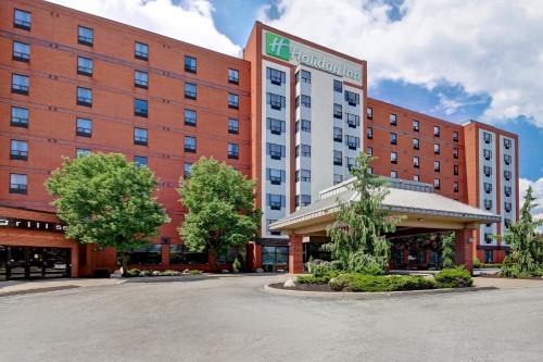 Windsor Hotel | Pet-Friendly Stay at Holiday Inn Windsor, Near Ambassador Bridge