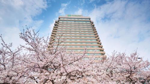 Han Yang Hotel | Comfortable Stay at Holiday Inn Wuhan Riverside, IHG Hotel