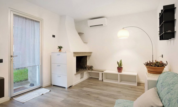 Santo Stefano di Magra House | Holiday Home 'Gli Ulivi' with Private Garden, Wi-Fi and Air Conditioning