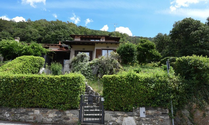 Tronzano Lago Maggiore House | Beautiful Holiday House with Garden & Lake Maggiore Views