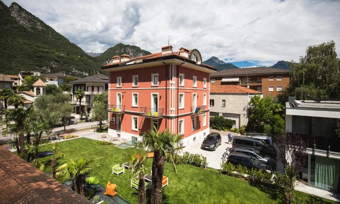 Riva del Garda Hotel | Pet-Friendly Holiday IV Gardan with Oceanfront Views