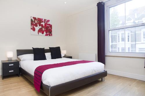 Ravenscourt Park Apartment | Family-Friendly Stays at Holiday Lets London K