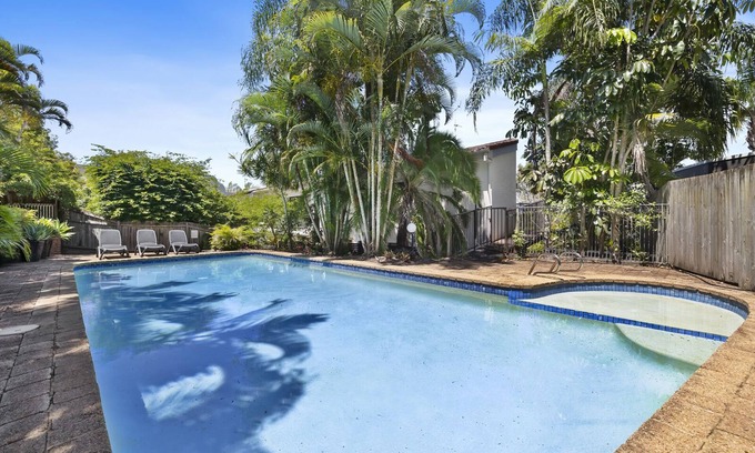 Noosa Heads Apartment | Pet-Friendly Holiday Noosa Style with Oceanfront Pool