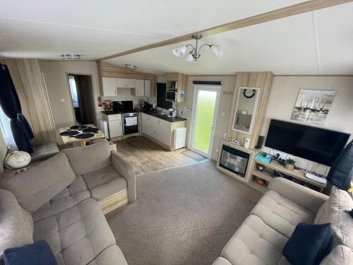 Leysdown-on-Sea Resort | Pet-Friendly Holiday Park Caravan Fluffy with Ocean View
