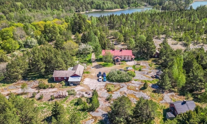 Kustavi House | Relax at Holiday Pleikilä by Interhome with Lake Views