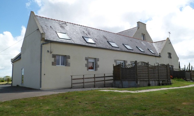 Saint-Pol-de-Leon Cottage | Guest Rated 9.8: Holiday Rental House Saint Pol de Leon