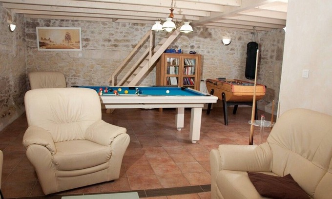 Rioux Bed & Breakfast | Inviting Holiday Rental for 4 with Indoor Pool Access