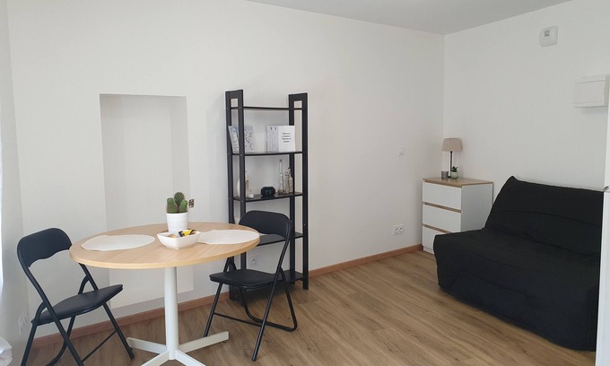 Brelevenez Apartment | Central Studio n°3 in Lannion - Rated 10/10 & Family Friendly