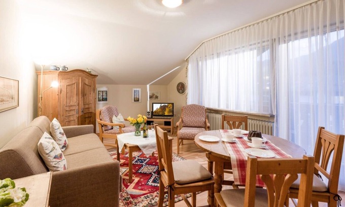 Oberaudorf Apartment | Unforgettable Holiday Resort Oberaudorf: Lake View Retreat