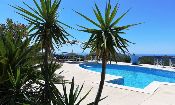 Itri Villa | Inviting Holiday Resort for 10 with Pool and Wifi Access