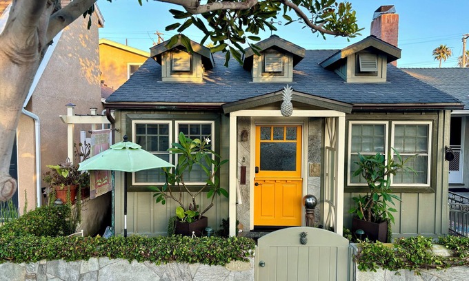 Old Towne House | Pineapple Bungalow: Oceanfront Retreat for Unforgettable Memories