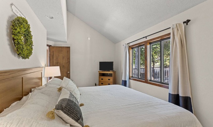 Osage Beach Villa | Holiday Shores 11 - Villa with Pool & Family-Friendly Amenities